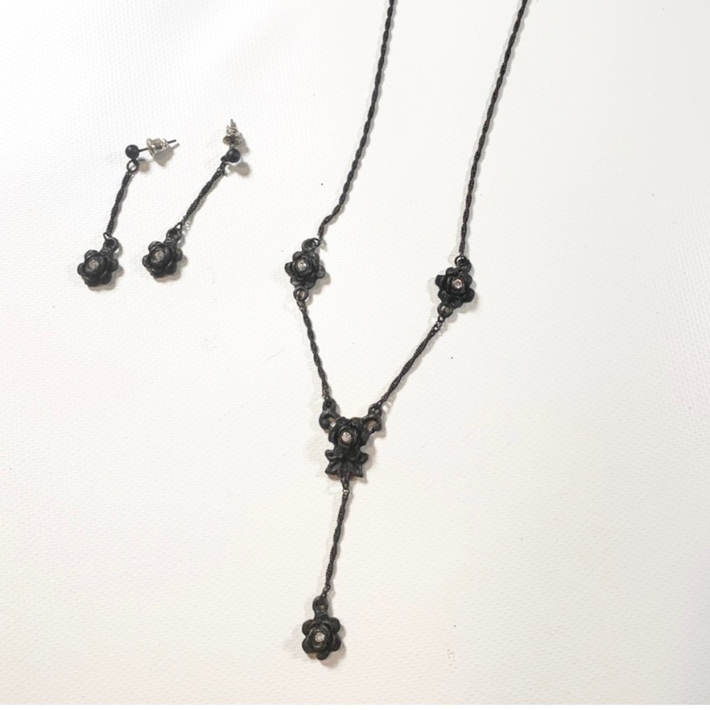 Necklace and Earrings Set Black Flower New In Package 90’s
